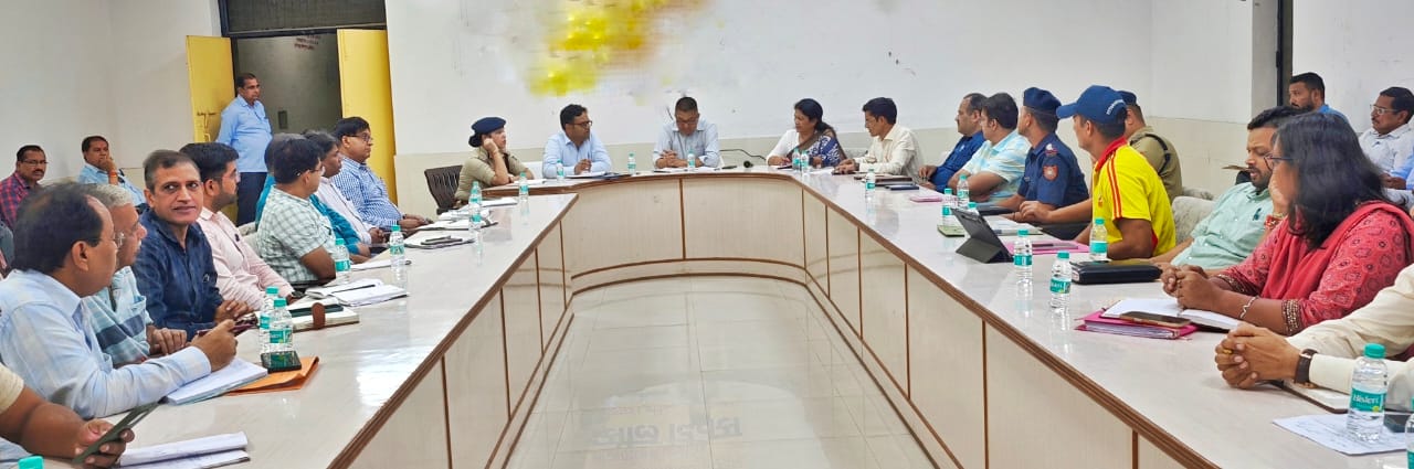 मौसम विभाग द्वारा रेड अलर्ट (भारी वर्षा ) की संभावना के मद्देनजर जिलाधिकारी के निर्देशन में लक्सर तहसील सभागार में आपदा प्रबंधन की महत्वपूर्ण बैठक की गई आयोजित।