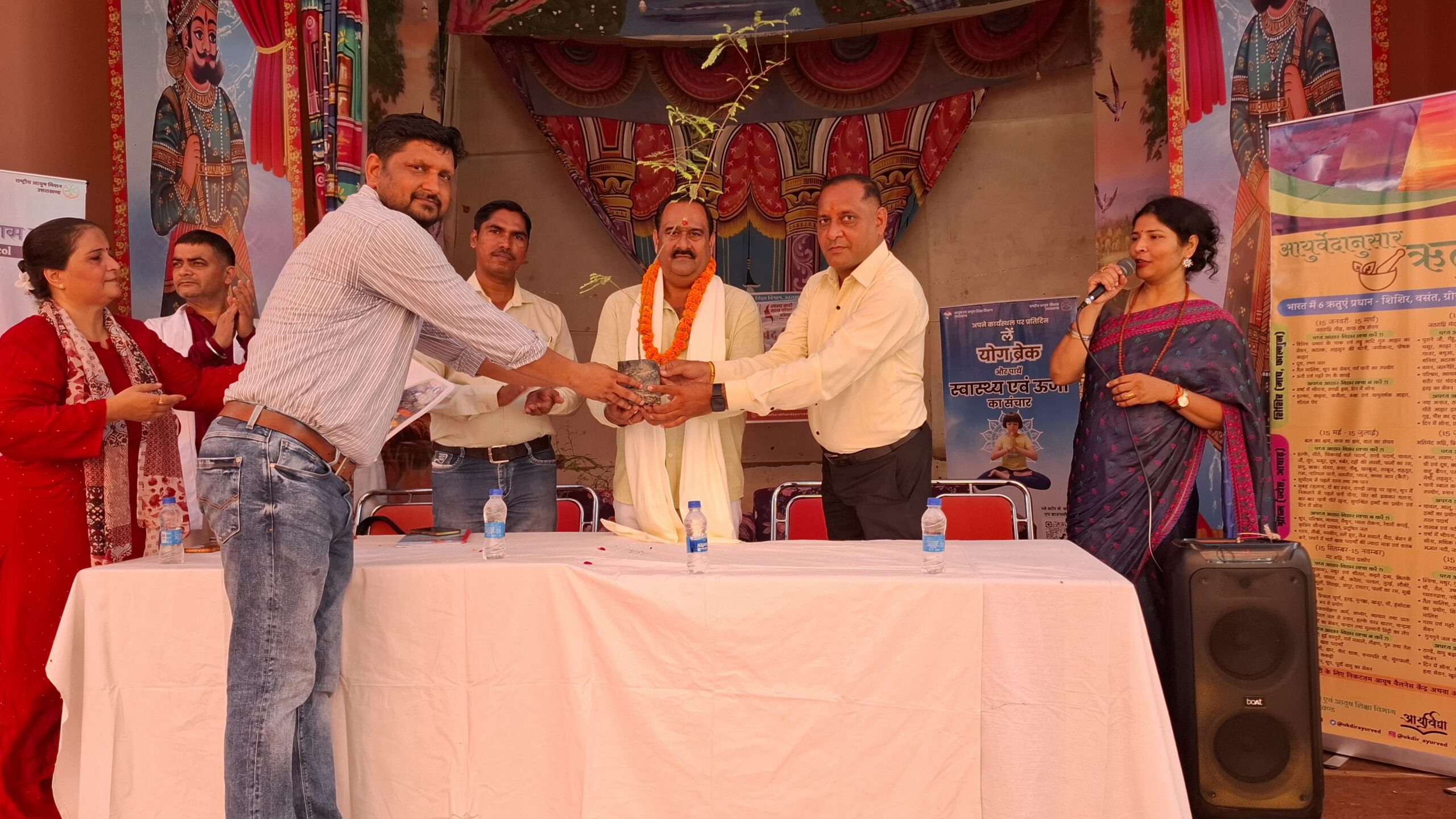 माननीय प्रधानमंत्री मोदी जी के आवाहन पर पोषण पखवाड़ा के अंतर्गत जिला आयुर्वेदिक एवं यूनानी अधिकारी हरिद्वार के द्वारा रामलीला ग्राउंड जगजीतपुर हरिद्वार में जिला स्तरीय आयुर्वेदिक चिकित्सा शिविर का आयोजन किया गया