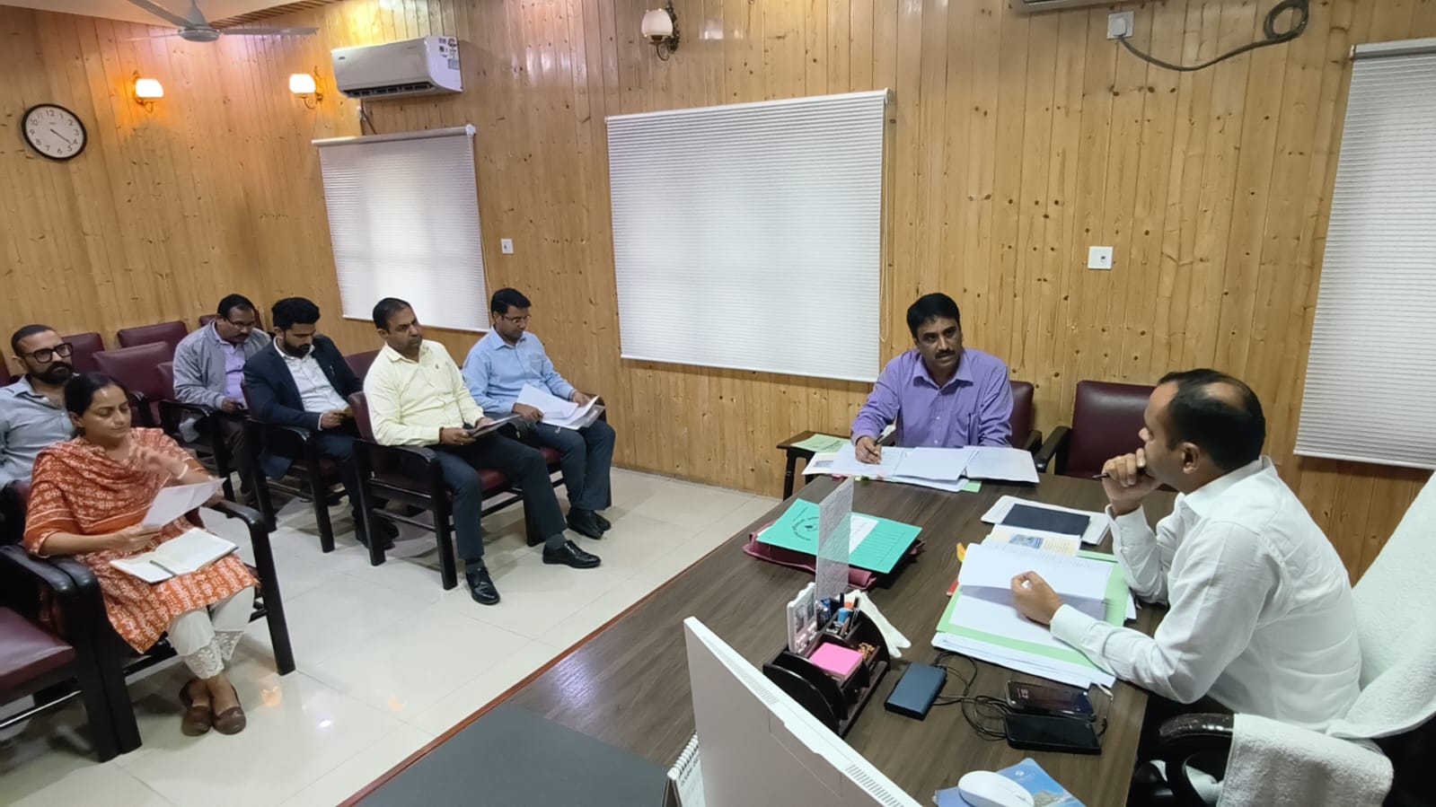 जनपद में गठित जिला पर्यटन विकास समिति की चौथी बैठक जिलाधिकारी मयूर दीक्षित की अध्यक्षता में कलेक्ट्रेट भवन में आयोजित की गई।