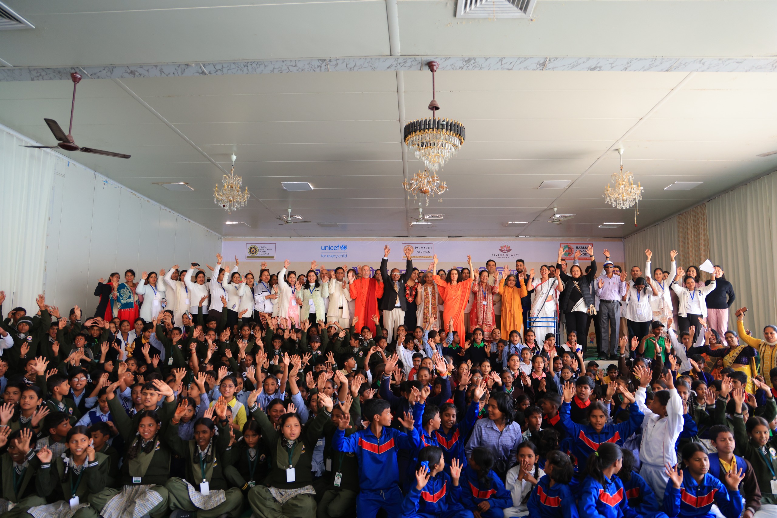 विभिन्न विद्यालयों के विद्यार्थियों और शिक्षकों का सहभाग