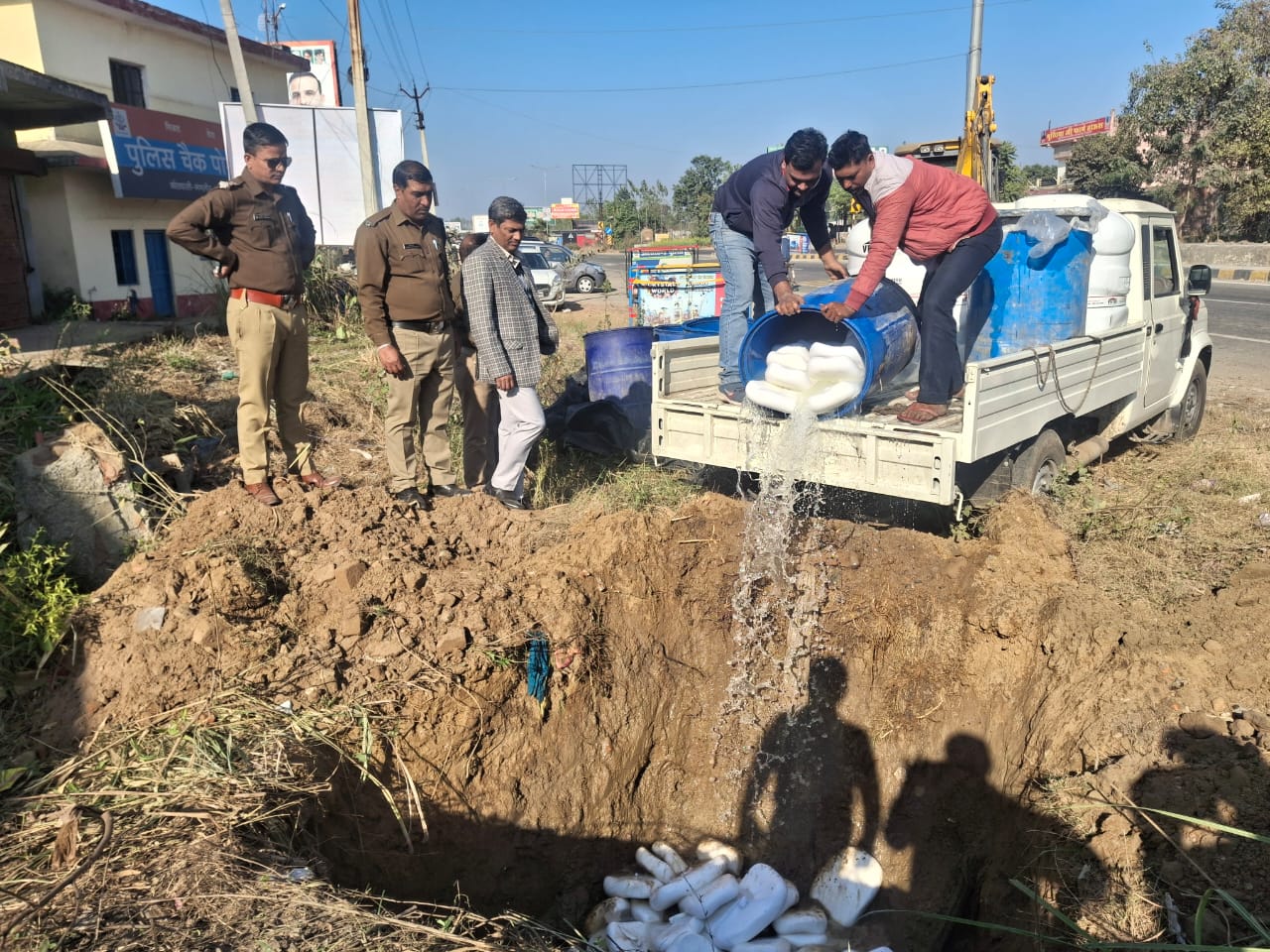 700 किलो संदिग्ध पनीर जब्त, मौके पर किया नष्ट