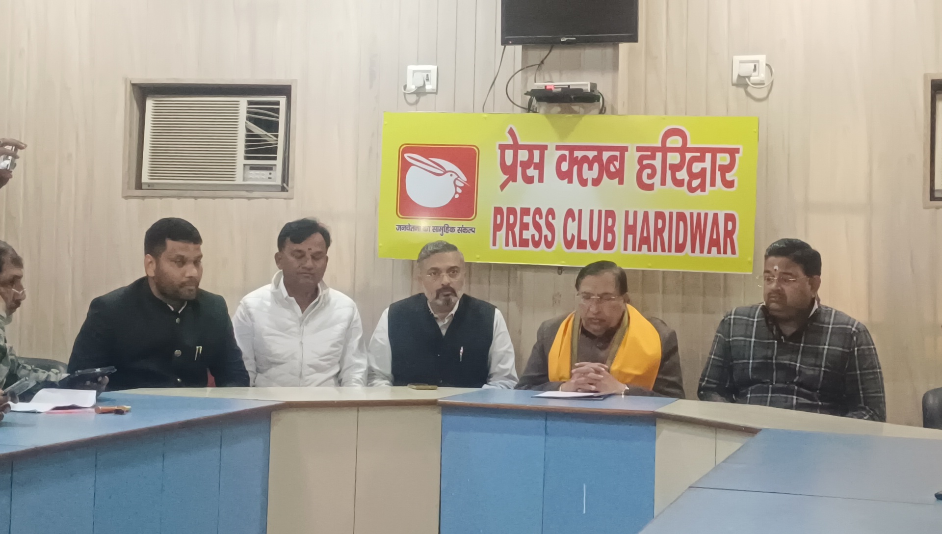 राज्य सभा सांसद नरेश बंसल ने प्रेस क्लब सभागार में प्रेस प्रतिनिधियों से वार्ता की