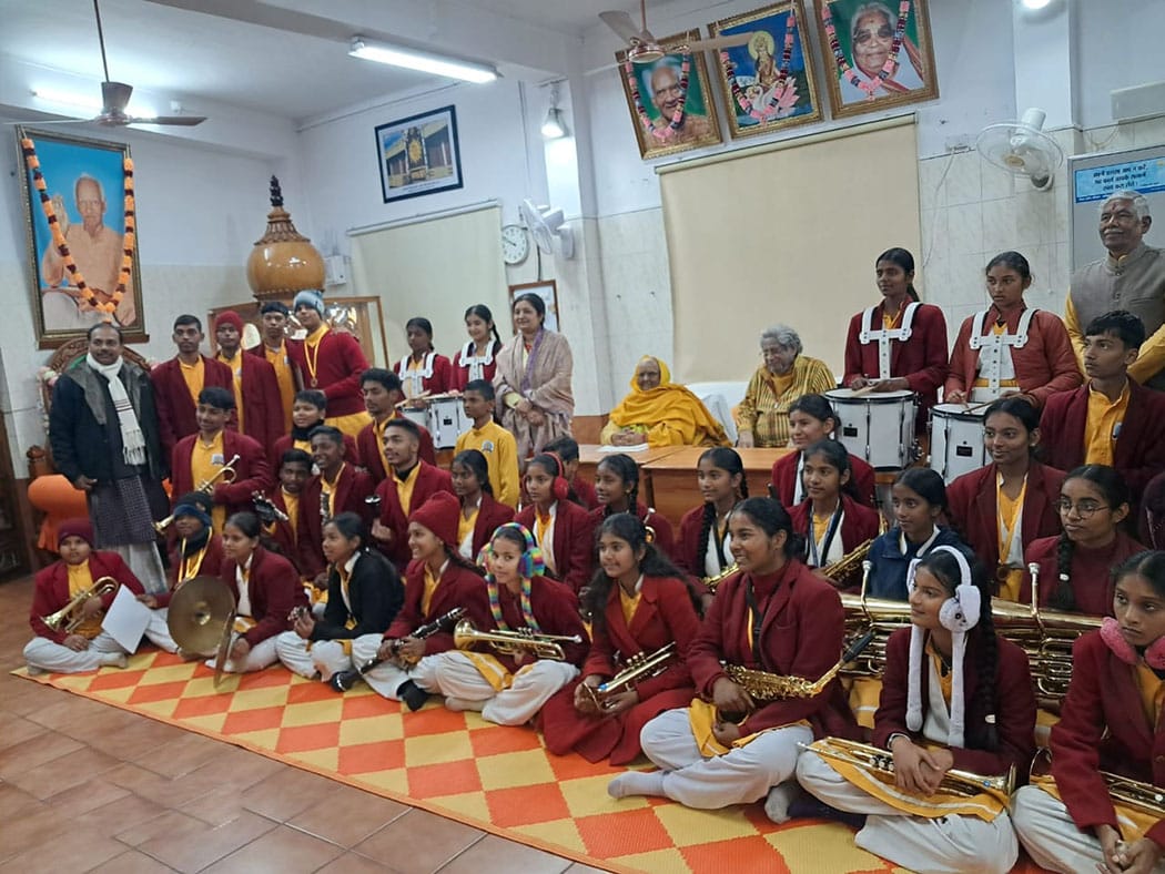 अभिभावकद्वय श्रद्धेय डॉ पण्ड्या व श्रद्धेया शैलदीदी ने बच्चों की लगन व मेहनत को सराहा