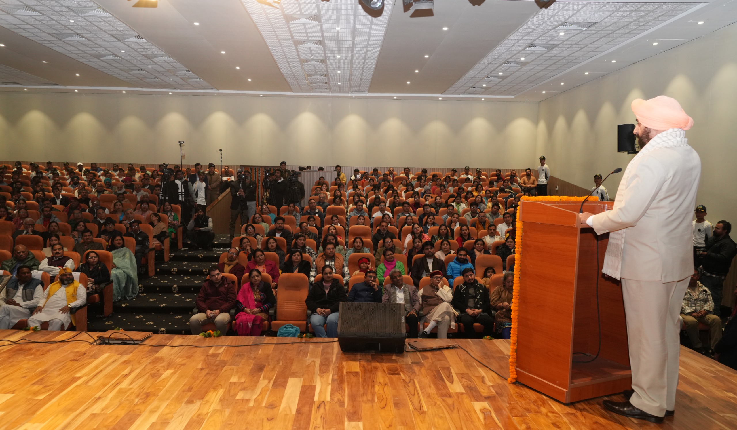 अटल बिहारी वाजपेयी जी का जीवन सेवा, सुशासन और राष्ट्र निर्माण को रहा समर्पित- राज्यपाल