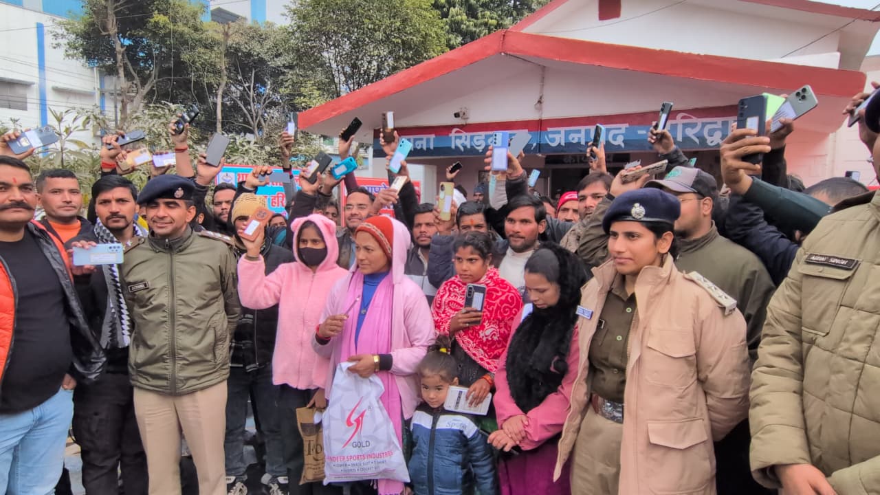 करीब ₹ 32 लाख से अधिक बाजार कीमत के कुल 126 मोबाइल बरामद