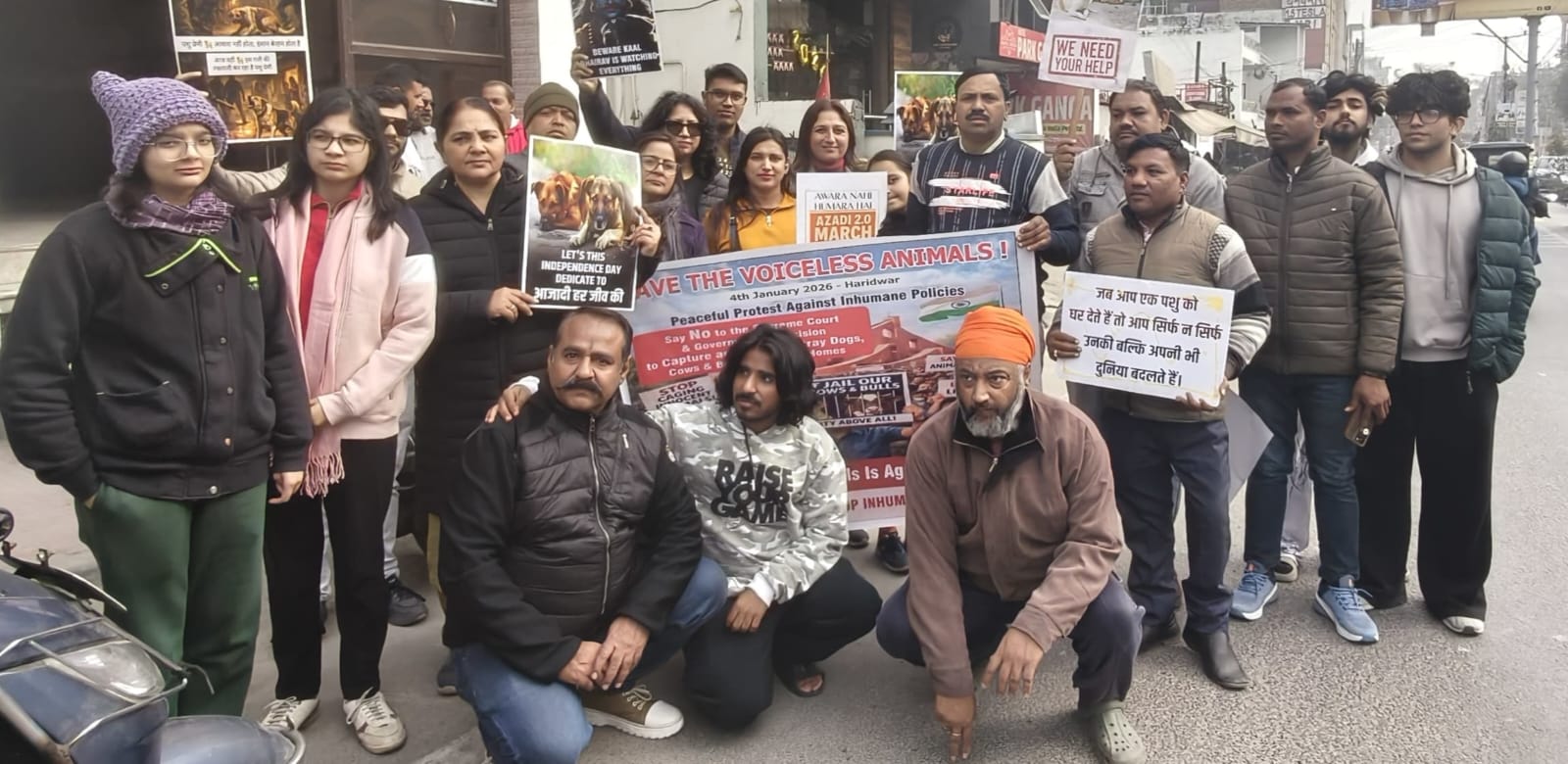 पशुप्रेमियों ने शहर में निकाली जबरदस्त रैली, सुप्रीम कोर्ट के आदेश का किया विरोध