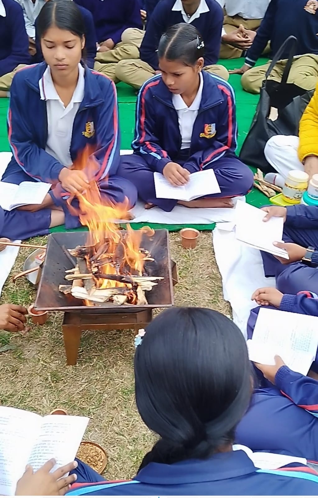 डॉक्टर हरिराम आर्य इंटर कॉलेज मायापुर हरिद्वार में बोर्ड परीक्षा तथा गृह परीक्षा में सम्मिलित होने वाले परीक्षयों की सफलता की कामना करते हुए यज्ञ का आयोजन किया