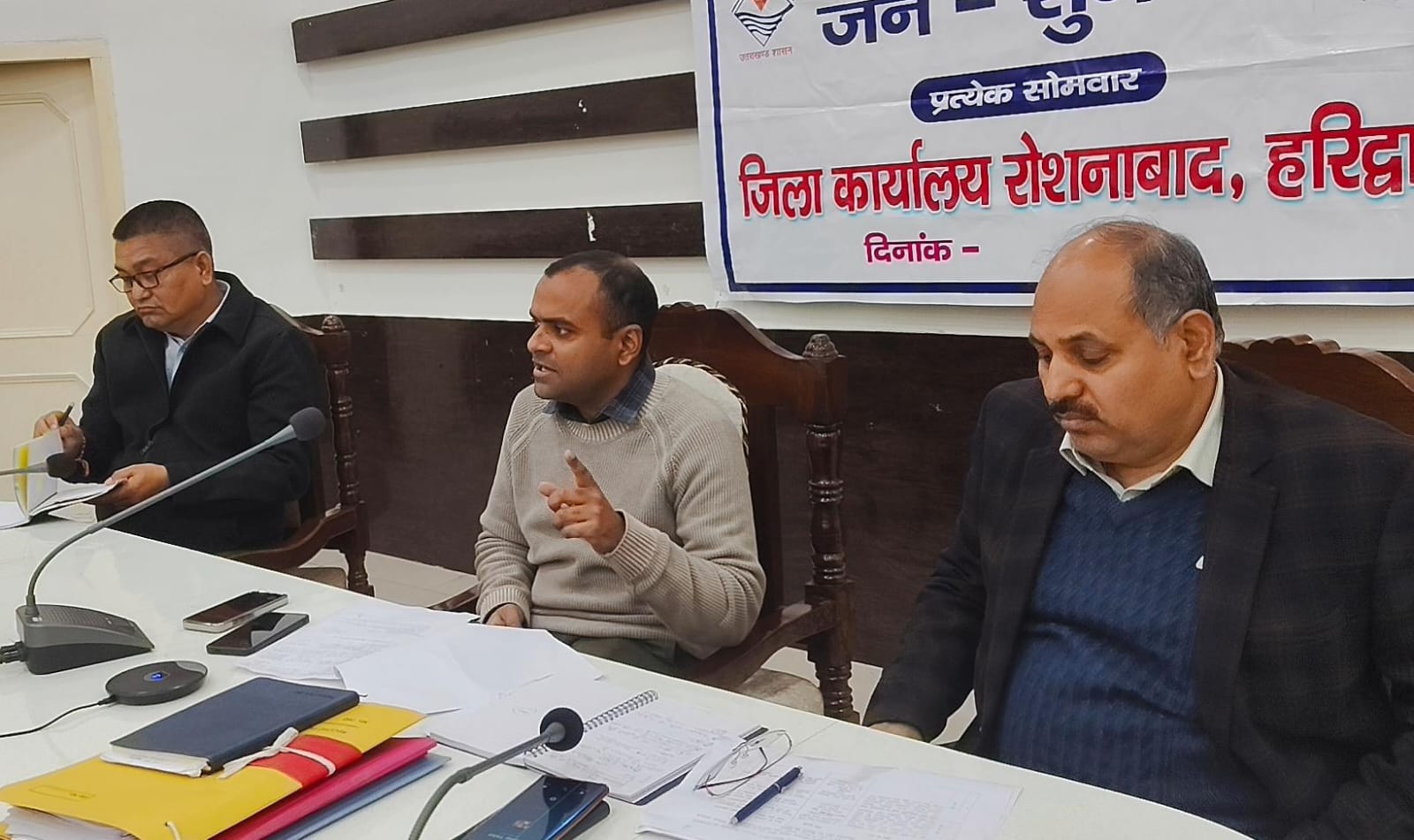 शारदीय कांवड़ यात्रा सुव्यवस्थित ढंग से सम्पादित करने के लिए तैनात किए गए जोनल मजिस्ट्रेट एवं संबंधित अधिकारी अपने दायित्वों का निर्वाहन संवेदनशीलता के साथ करे-जिलाधिकारी मयूर दीक्षित