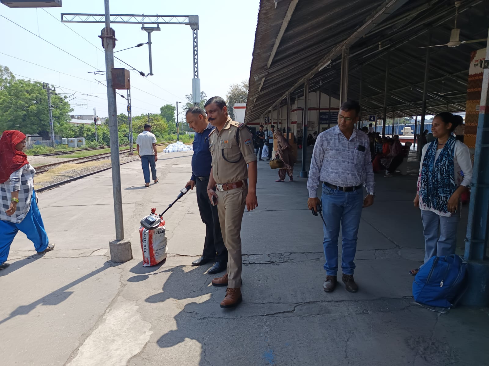 SSP हरिद्वार के निर्देश पर BDS टीम का रेलवे स्टेशन लक्सर पर सघन चैकिंग अभियान