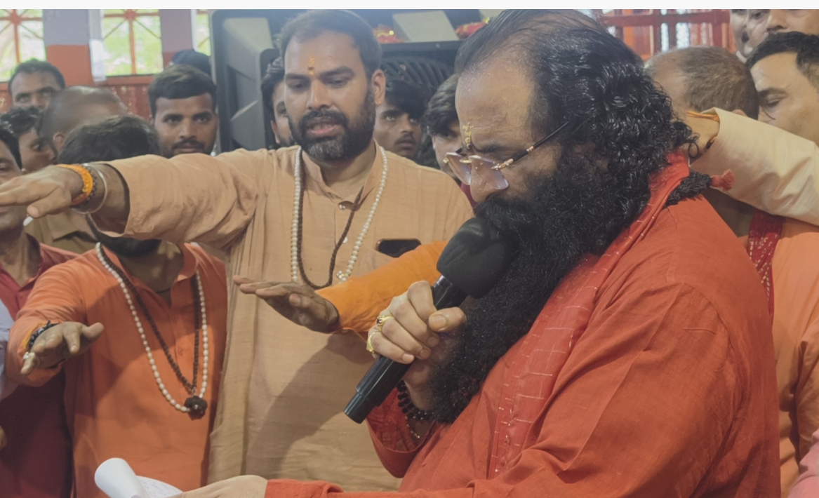 अयोध्या के बाद हरिद्वार में सख्ती: मनसा देवी मंदिर में चोरी पर जीरो टॉलरेंस, महंत रवींद्र पुरी ने दिलाई ईमानदारी की शपथ