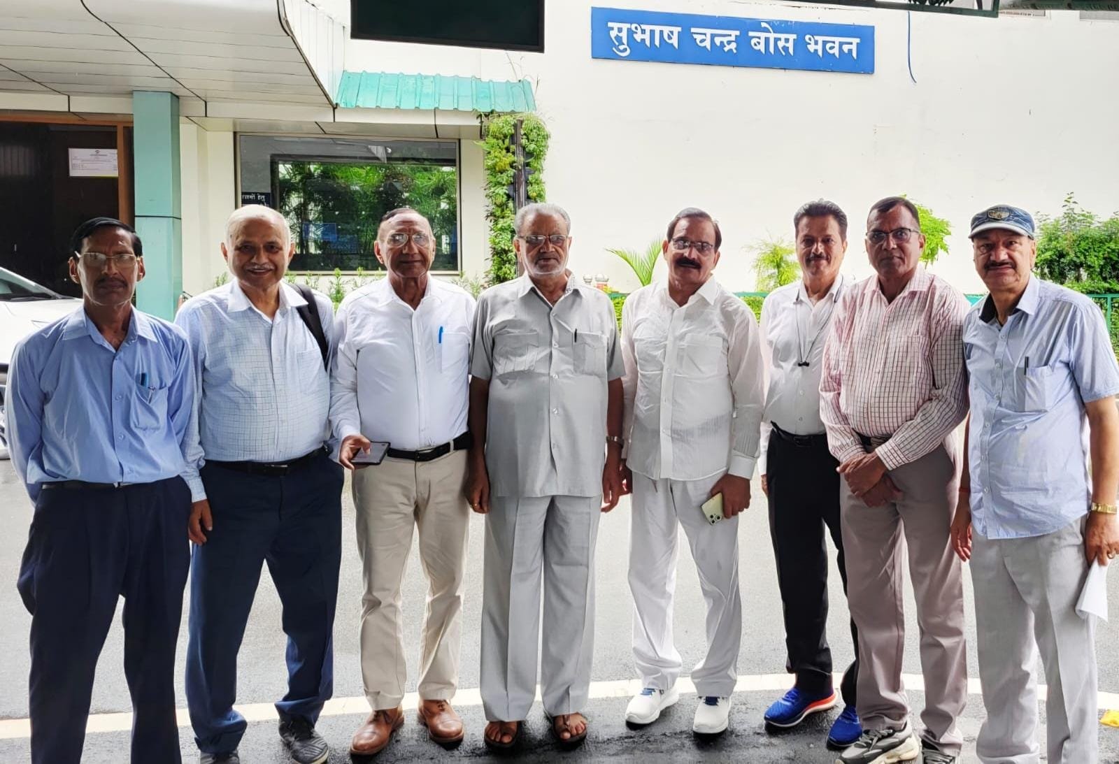 उत्तराखण्ड शासन के मुख्य सचिव की अध्यक्षता में देहरादून में होने वाली मीटिंग स्थगित हो गई है।