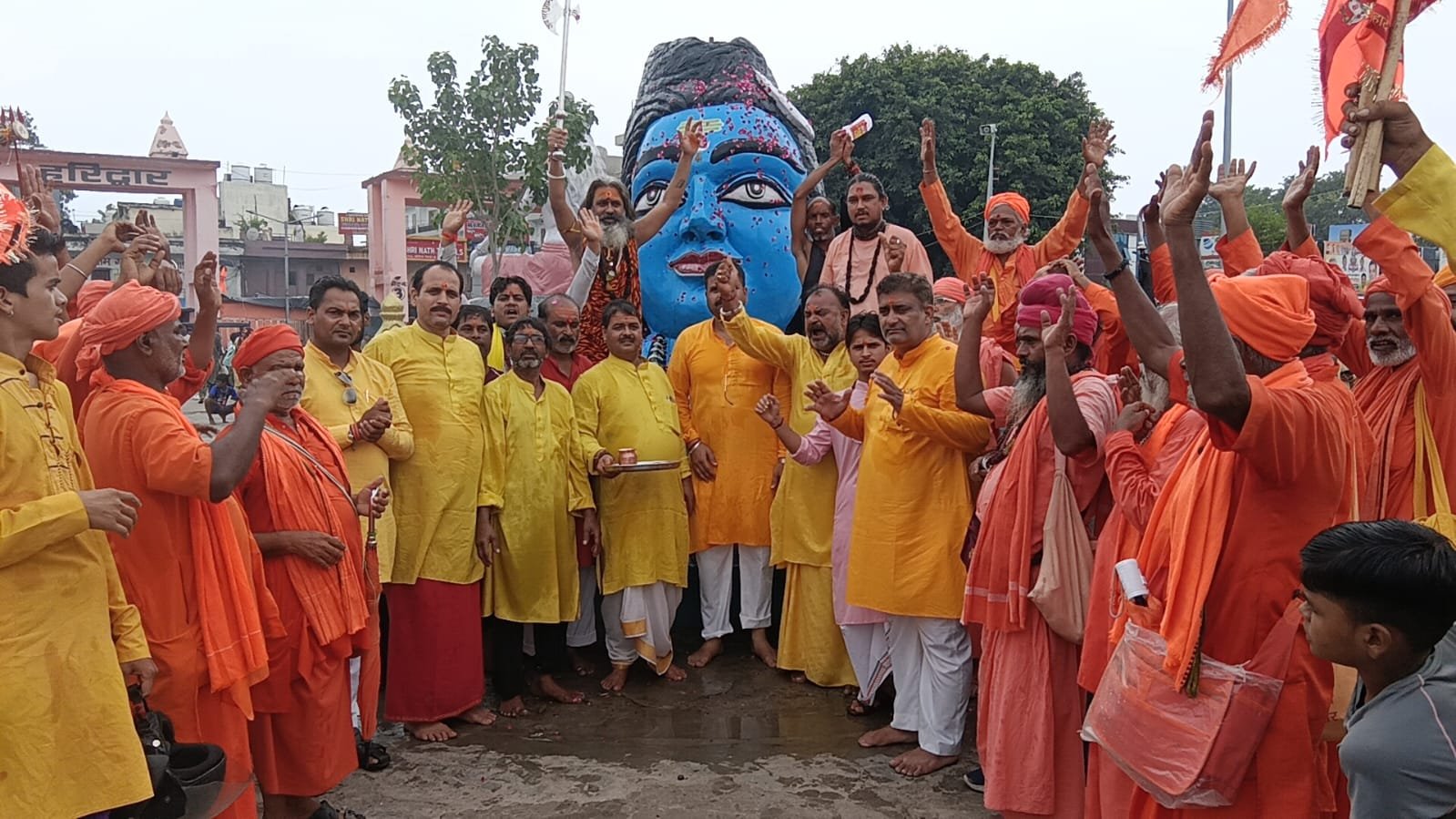 यूजीसी के विरोध में श्री अखंड परशुराम अखाड़े ने निकाली कांवड़ यात्रा