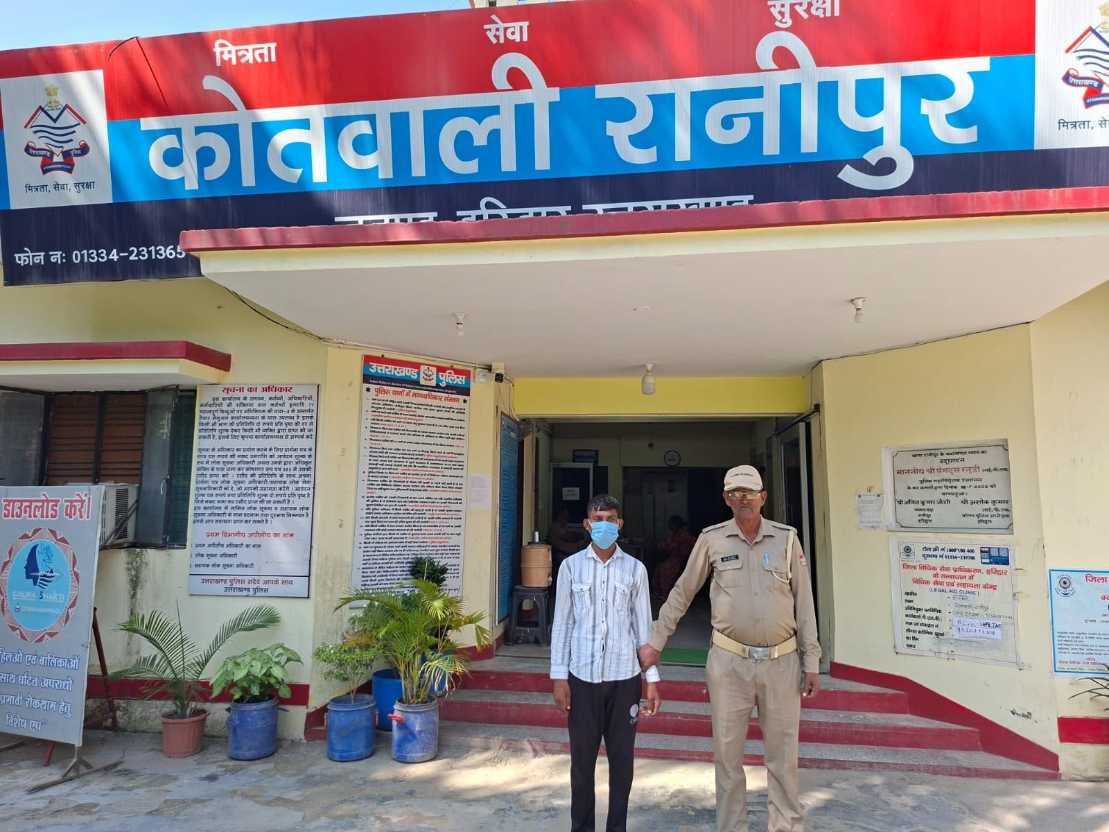पत्नी के नाराज होकर चले जाने से परेशान होकर मोबाइल टावर पर चढ़ा युवक